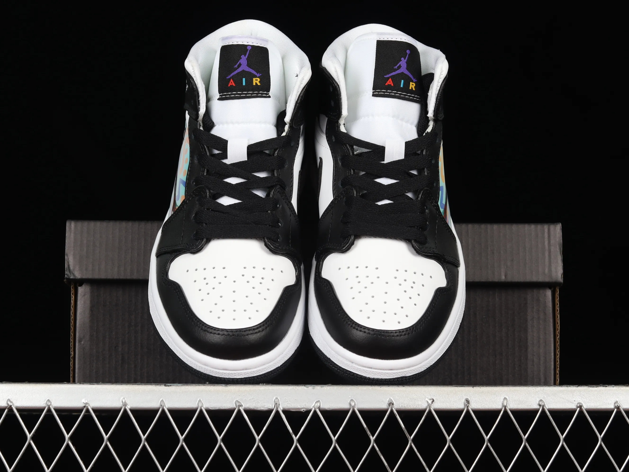 All categories Air Jordan Jordan series basketball shoes Air Jordan 1 Mid Air Jordan 1 Mid AJ1 Joe 1 naked eye 3D black and white Zhongbang basketball shoes DR9495-001